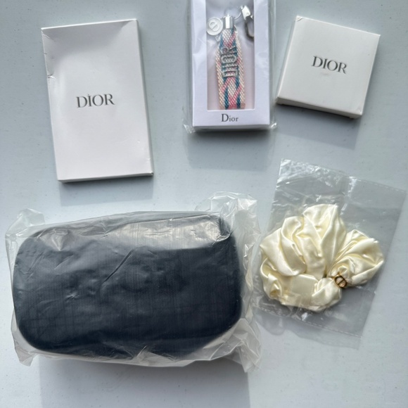 Christian Dior Cosmetics Beauty Gift Set Bundle Mirror Pouch Key Chain Scrunchie - Picture 9 of 9